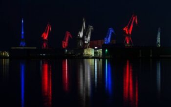 Svjetleći divovi, Pula