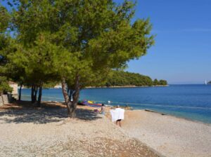 Gradska plaža Prirovo, Vis