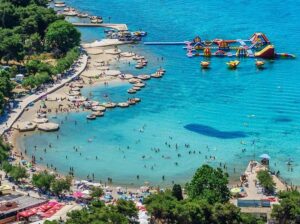 Plava plaža, Vodice