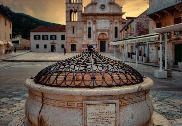 Trg sv. Stjepana, Hvar