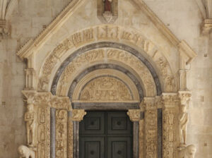 Radovanov portal, Trogir