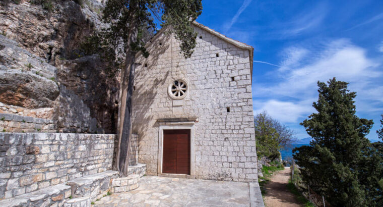 Gospa od Prizidnice, Slatine