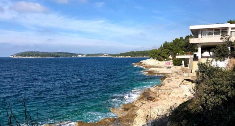 Plaža Zlatne stijene, Pula