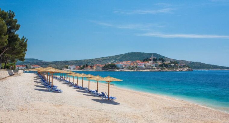 Plaža Mala Raduča, Primošten