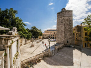 Trg pet bunara, Zadar