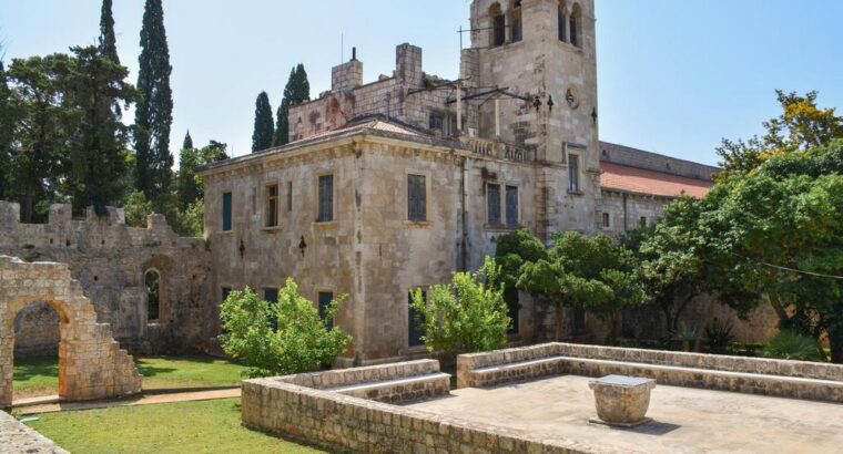 Maksimilijanov ljetnikovac, otok Lokrum