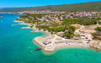 Plaža Punta Debij, Punat