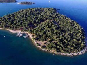 Fratarski otok, Pula